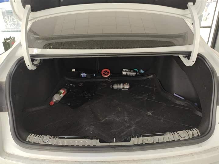 Фото 4 - Geely Preface