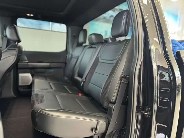 Photo 9 - Ford F-150 Raptor