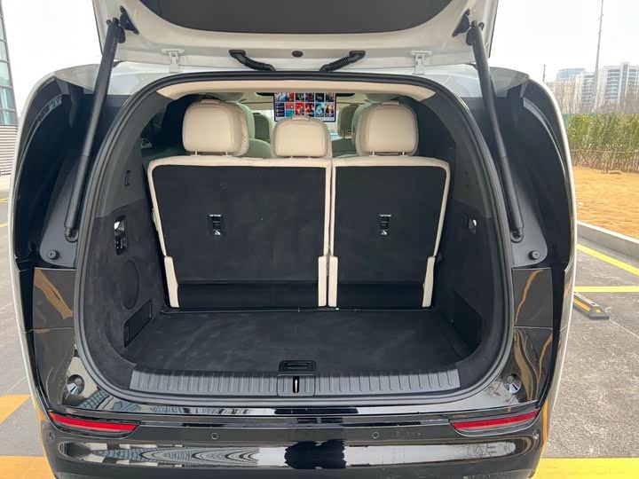 Фото 9 - LiXiang Mega