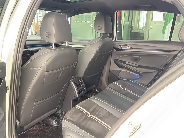 Фото 5 - Volkswagen Golf