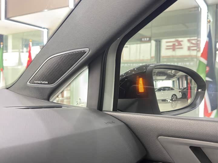 Фото 7 - Volkswagen Golf