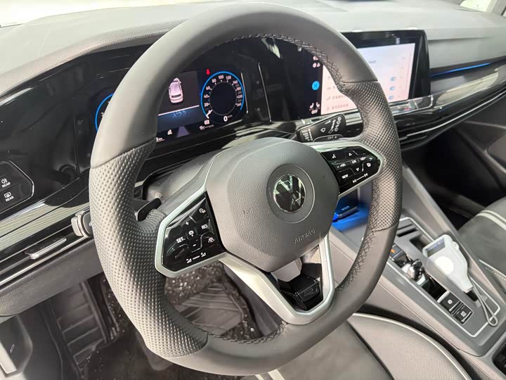 Фото 9 - Volkswagen Golf