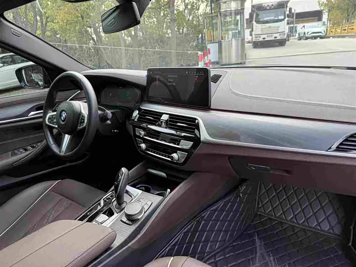 Photo 5 - BMW 5 Series