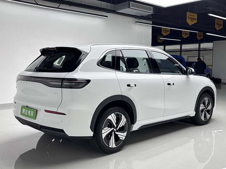 Фото 7 - Geely Galaxy E5