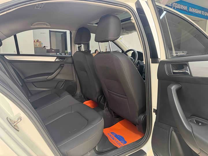 Фото 9 - Skoda Rapid