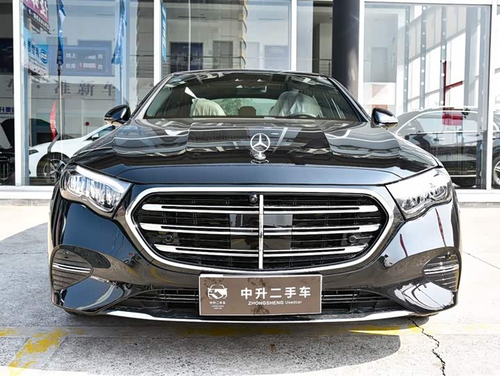 Фото 4 - Mercedes-Benz E-Class