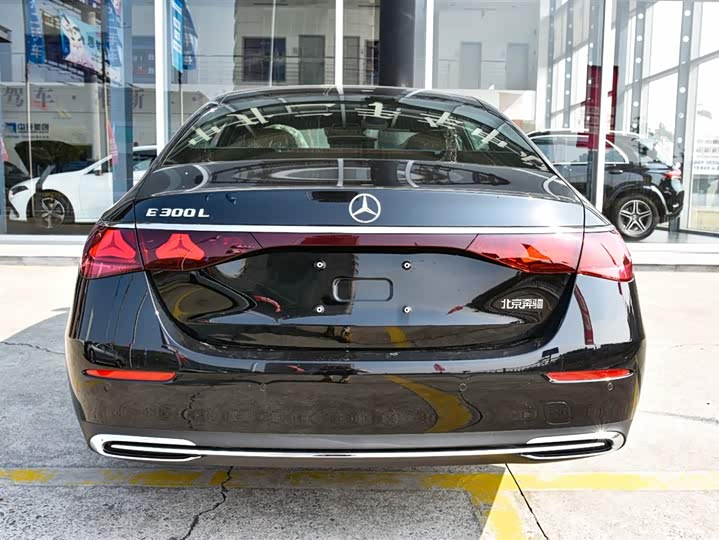 Фото 5 - Mercedes-Benz E-Class