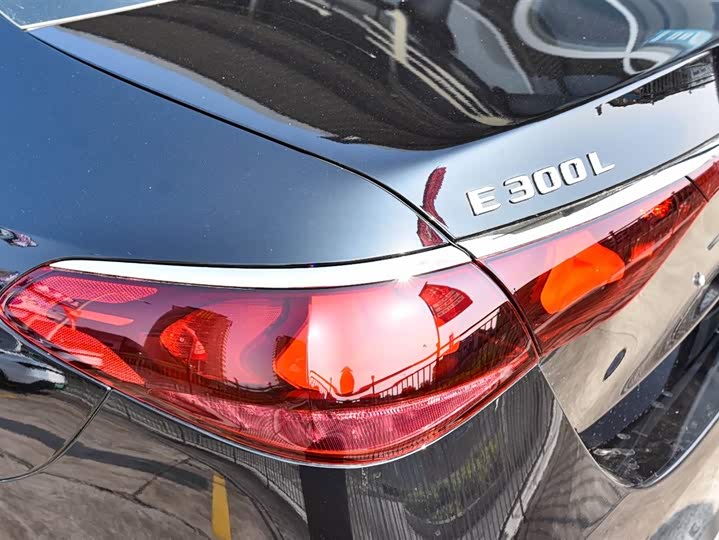 Фото 7 - Mercedes-Benz E-Class