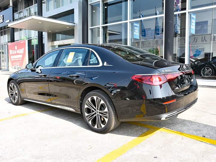 Фото 8 - Mercedes-Benz E-Class