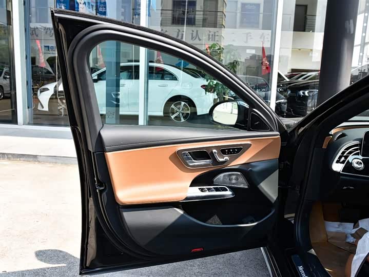 Фото 9 - Mercedes-Benz E-Class