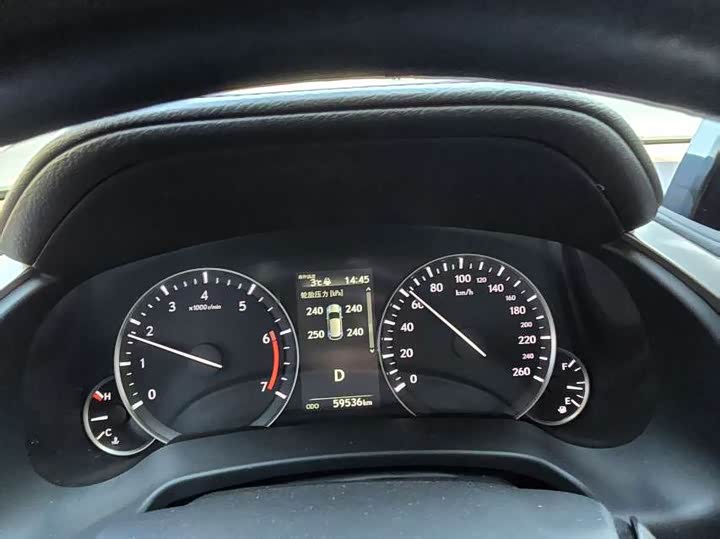 Фото 4 - Lexus RX