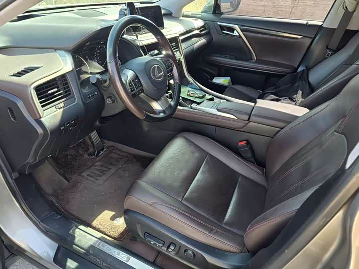 Фото 8 - Lexus RX