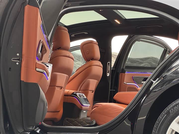 Photo 9 - Mercedes-Benz S-Class