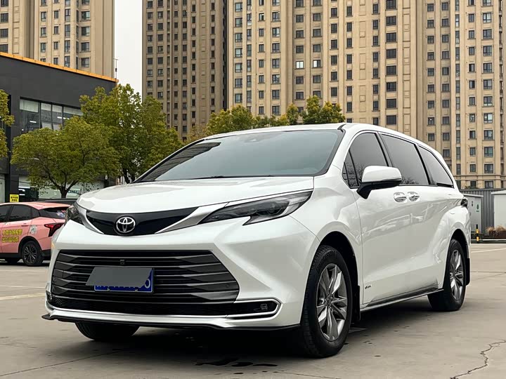 Photo 1 - Toyota Sienna