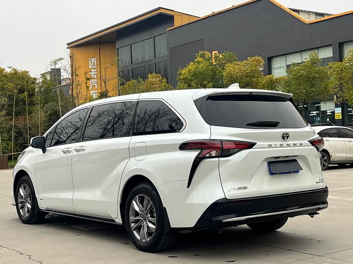 Photo 6 - Toyota Sienna