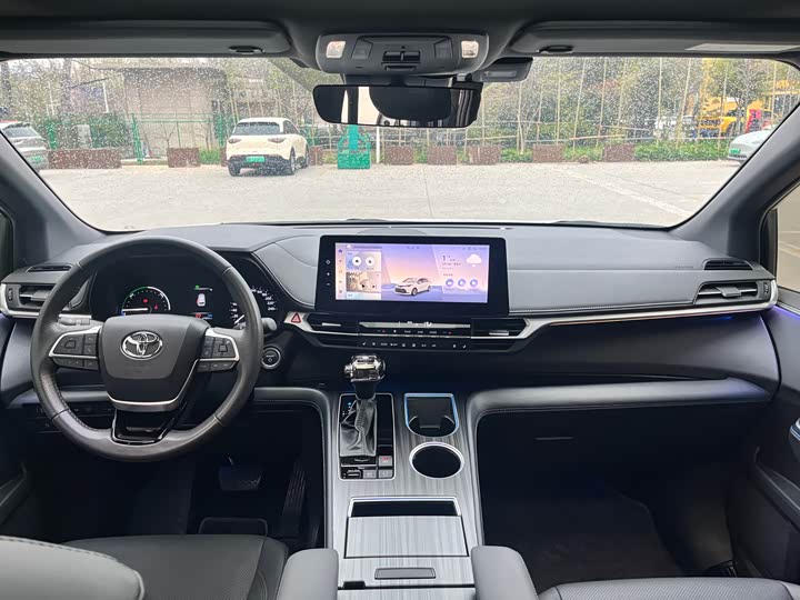 Photo 8 - Toyota Sienna