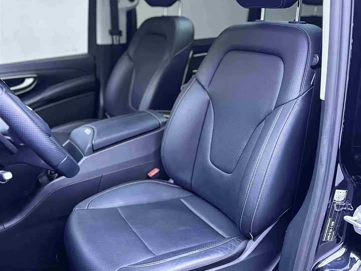 Photo 5 - Mercedes-Benz V-Class