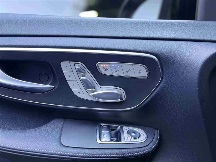 Photo 6 - Mercedes-Benz V-Class