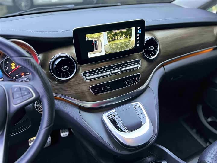 Photo 9 - Mercedes-Benz V-Class