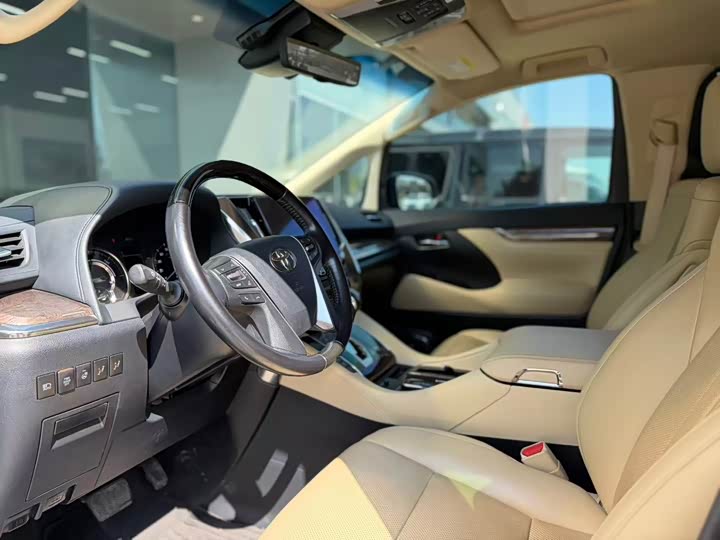 Фото 7 - Toyota Vellfire