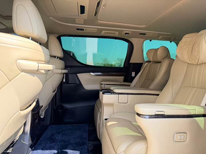 Фото 8 - Toyota Vellfire