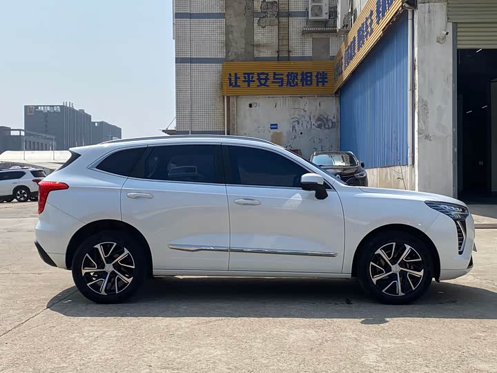 Фото 4 - Haval Jolion