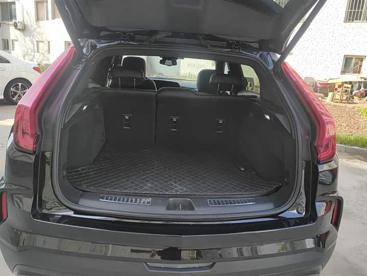 Photo 4 - Cadillac XT4