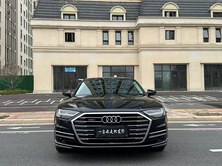 Фото 2 - Audi A8