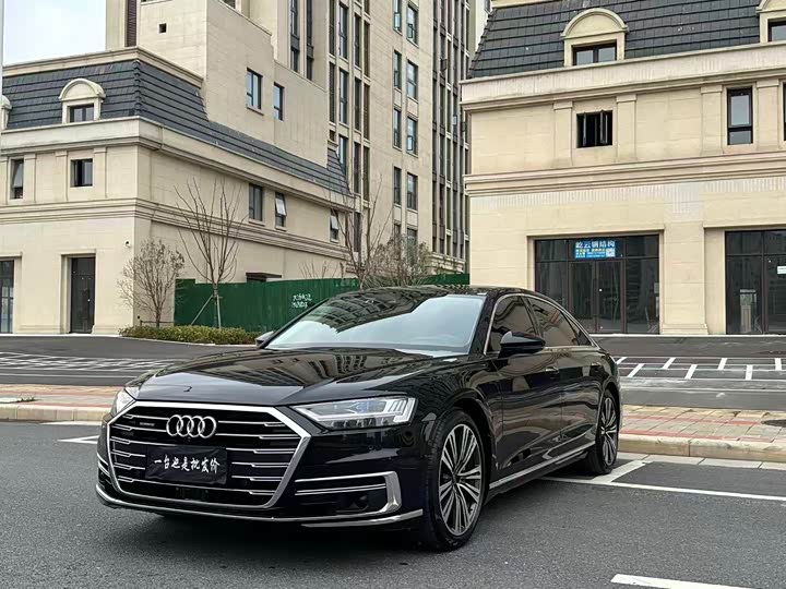 Фото 3 - Audi A8