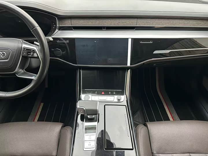 Фото 9 - Audi A8
