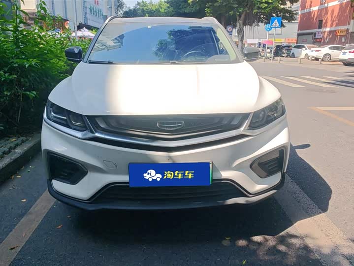 Фото 2 - Geely Coolray Hybrid