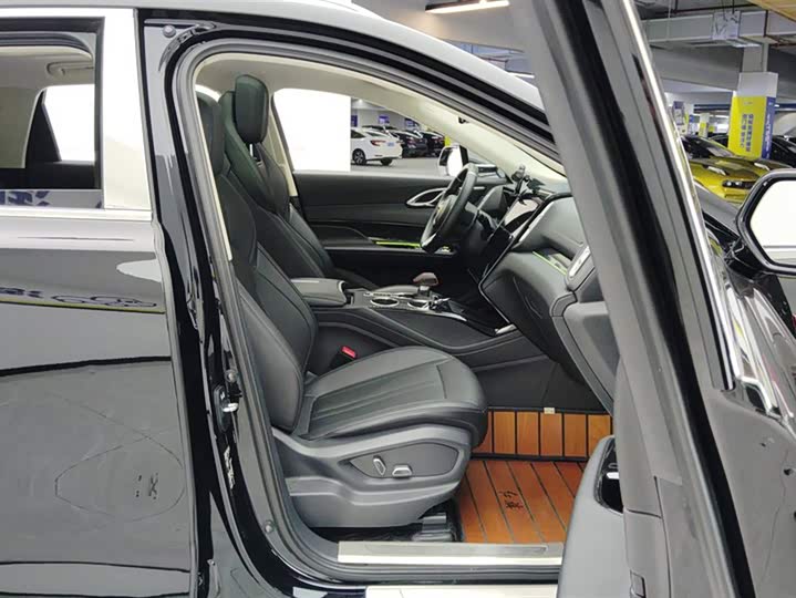 Фото 8 - Hongqi HS3