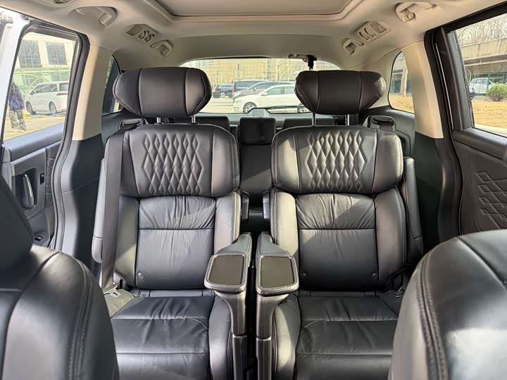 Фото 6 - Honda Elysion