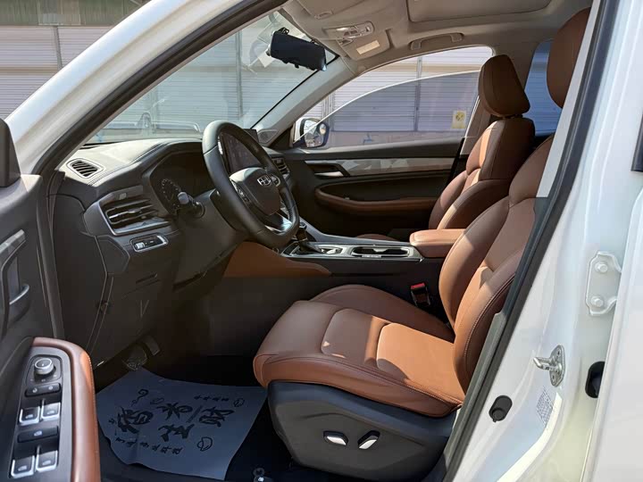 Фото 9 - Geely Vision X6