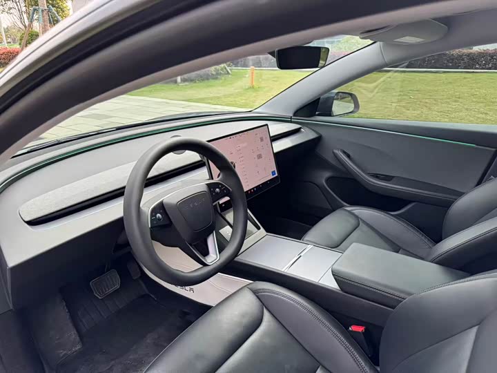 Photo 4 - Tesla Model 3