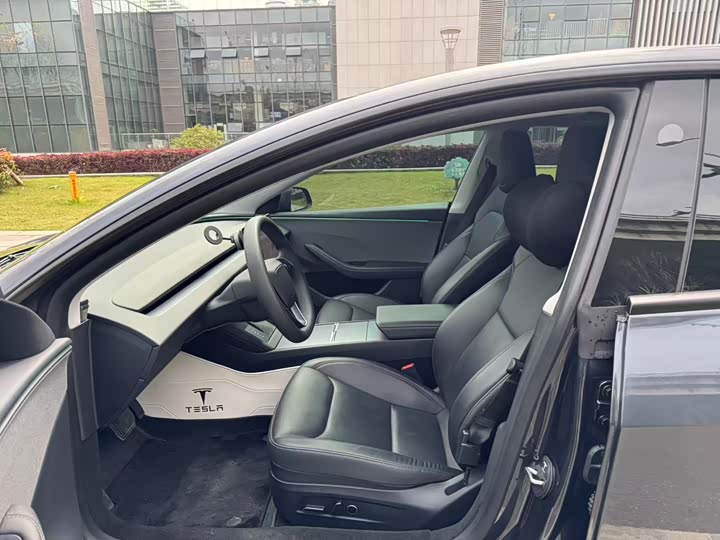 Photo 6 - Tesla Model 3