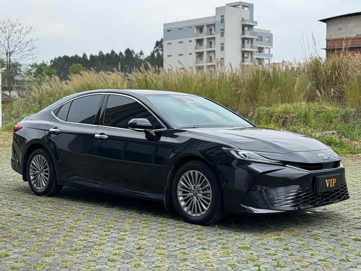 Фото 3 - Toyota Camry