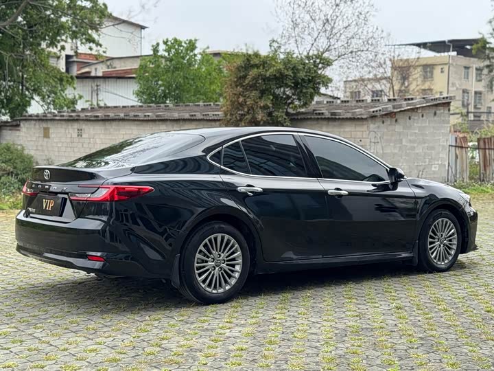 Фото 4 - Toyota Camry