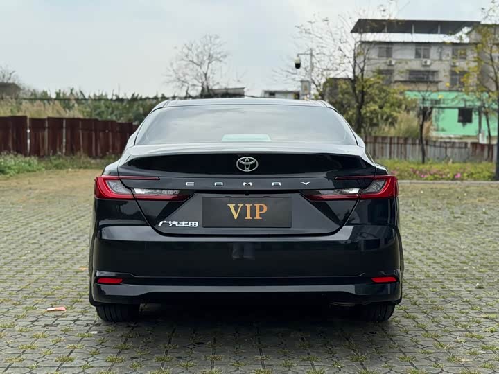 Фото 5 - Toyota Camry