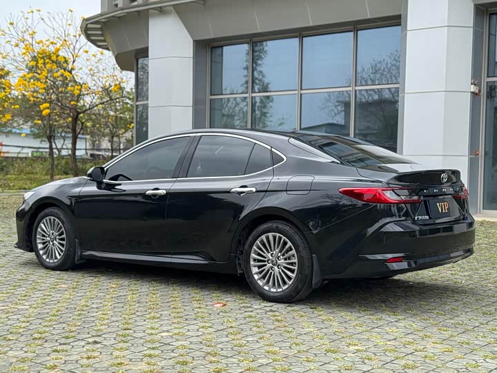 Фото 6 - Toyota Camry