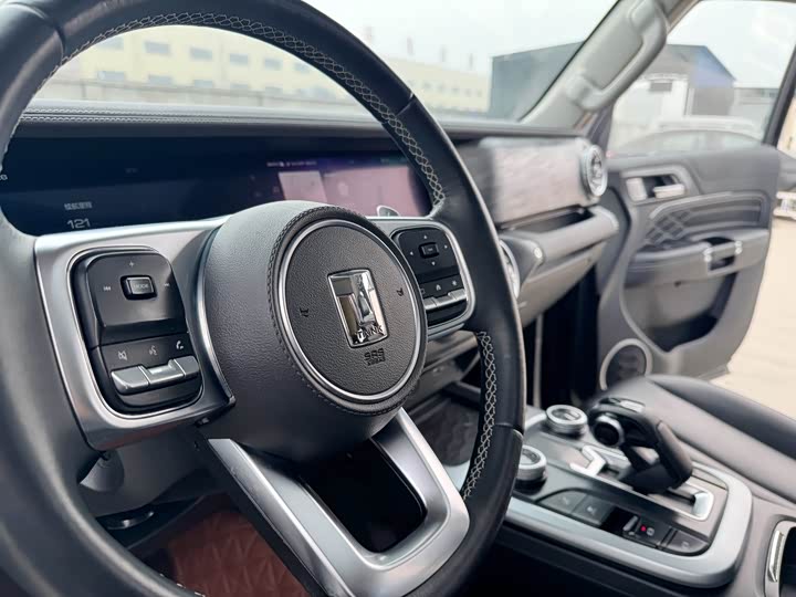 Фото 7 - Tank 300