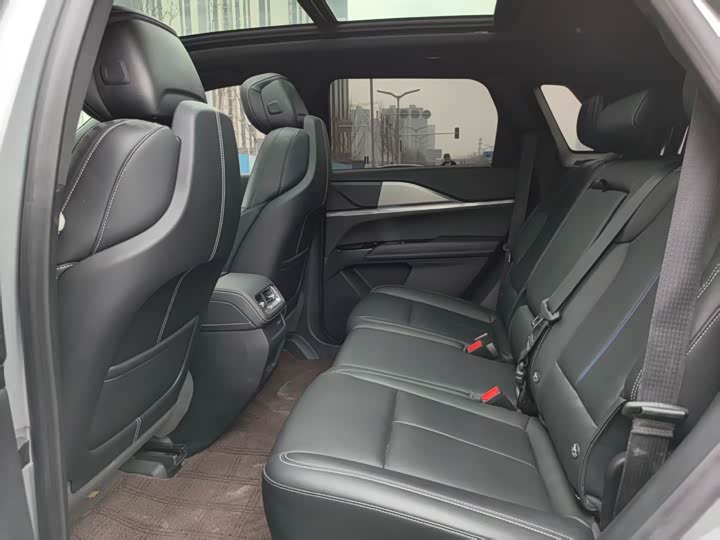 Фото 8 - Cadillac XT5