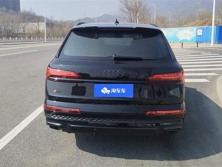 Фото 4 - Audi Q7