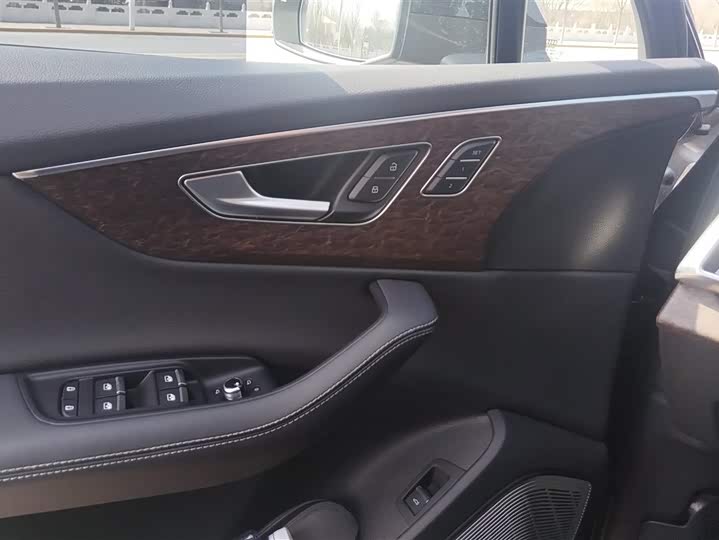 Фото 7 - Audi Q7