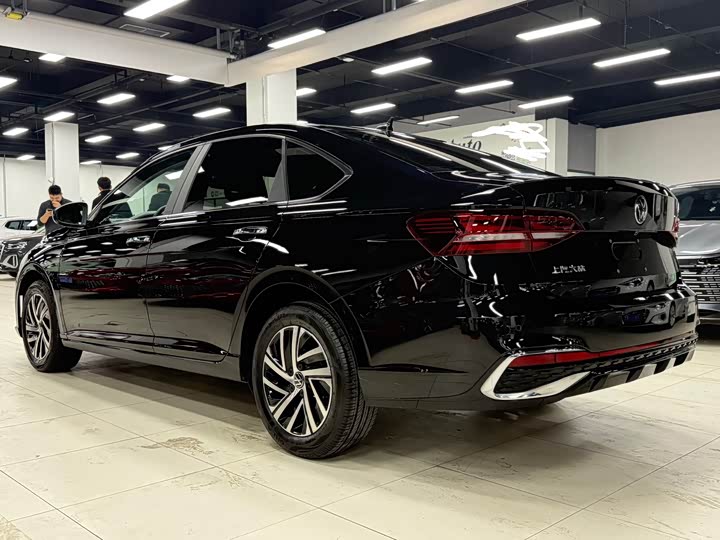 Фото 8 - Volkswagen Lavida