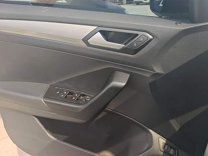 Фото 7 - Volkswagen T-Roc