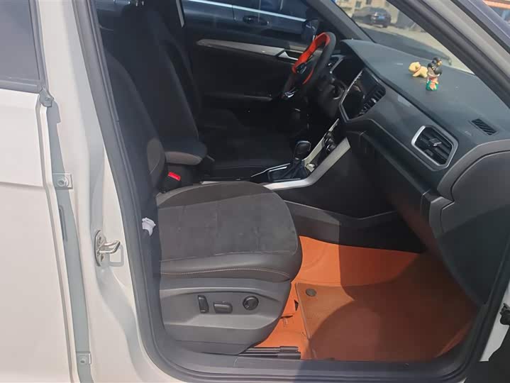 Фото 8 - Volkswagen T-Roc