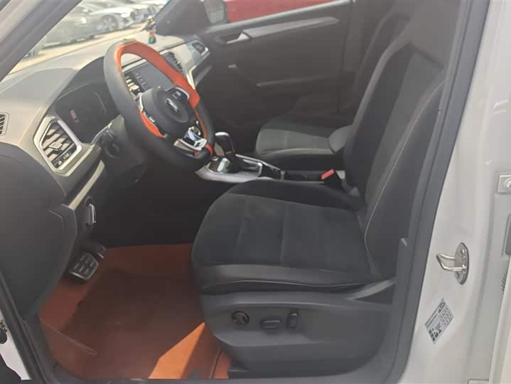 Фото 9 - Volkswagen T-Roc