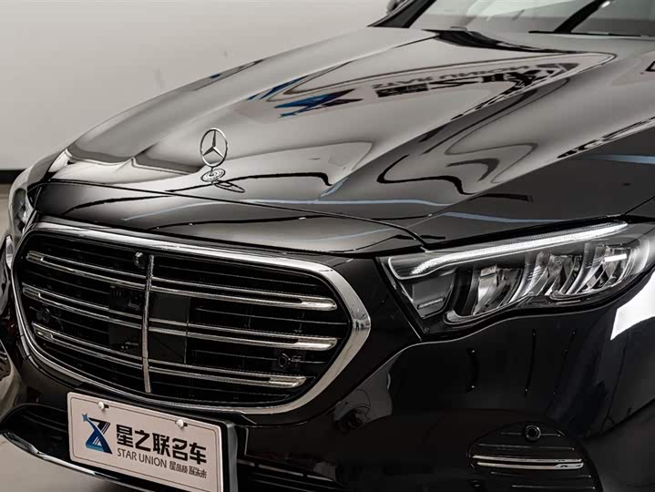 Фото 4 - Mercedes-Benz E-Class