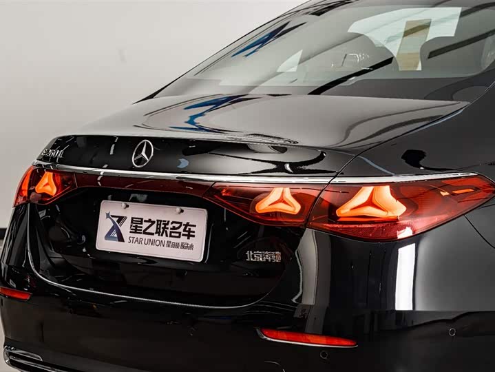 Фото 9 - Mercedes-Benz E-Class